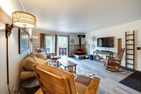 Riverfront Condo Near Downtown Estes Park!